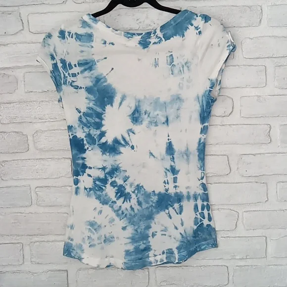 Add To Bundle | Express Blue & White Tie Dye Fitted Scoop Neck T-Shirt XS - Picture 2 of 10